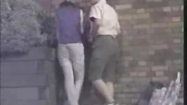Retro კლიპი შიშველი კვანძი და რეპერი