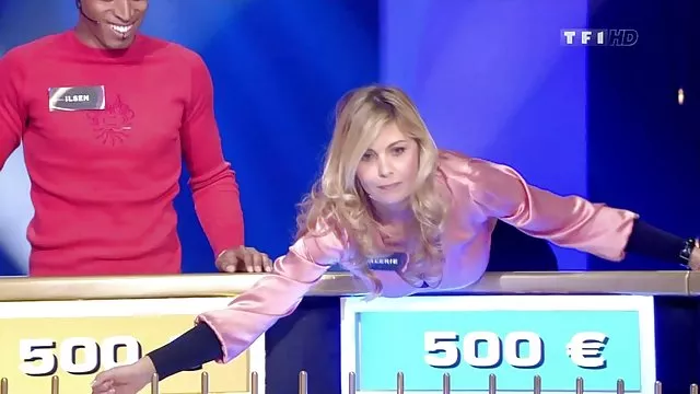 ქერა ფეხდაფეხ მიჰყავდა ბიჭს მრგვალი თითებით და დაარტყა ბარიში