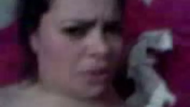 ბიუსტი დედა masturbates cam