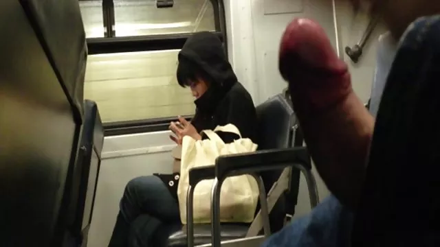 გოგონას შიშველი tits ხდის მონა ჯაჭვის lick pussy