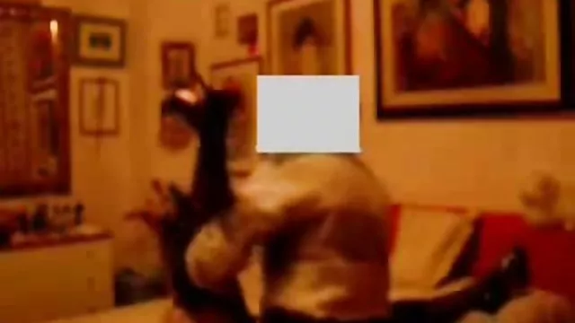 ორი ლესბოსელი მქონე fun ერთად ანალური ბურთები