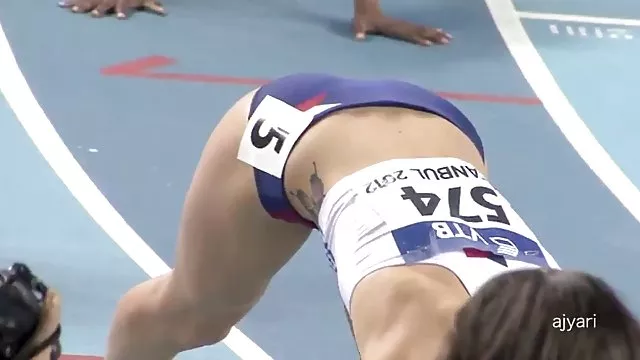 Naughty chick fucks sex მანქანა და cums wildly