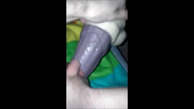 Seductive Monica შესთავაზა მისი მეგობარი პატარა naughty საწოლი