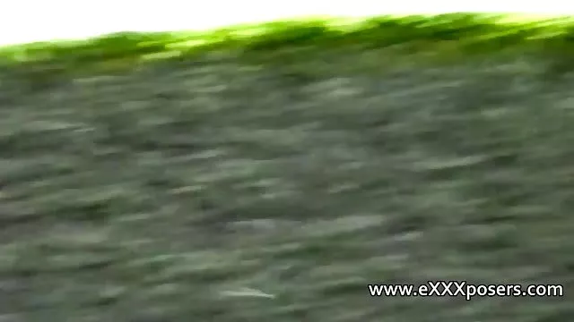 Stylish შავგვრემანი გრძნობს თავს