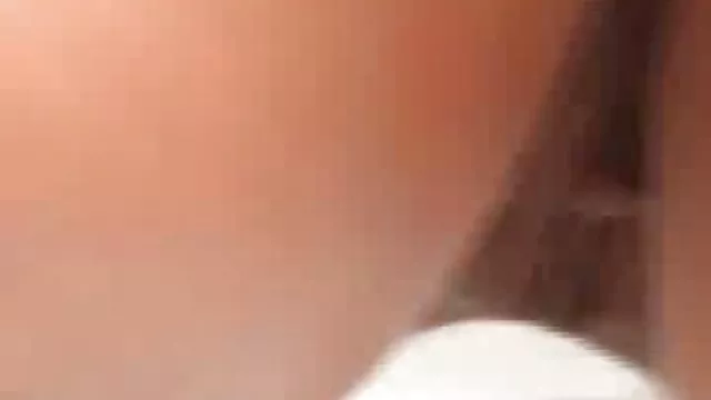 მჭიდრო ass babe passionately caresses pussy მიერ ბუხრით