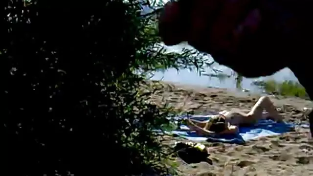 Sexy girl undressed და seduced მისი მეგობარი
