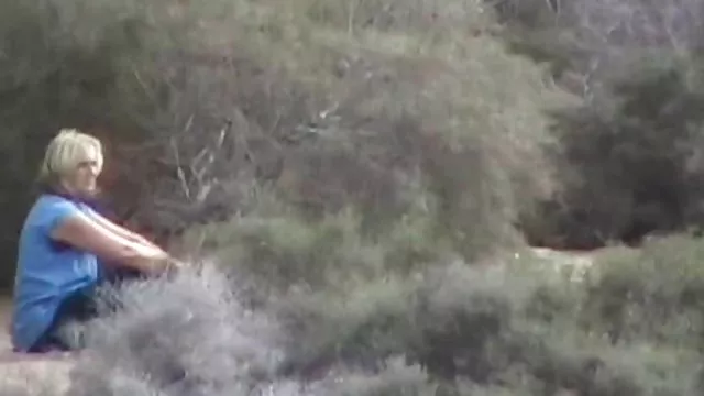 ცხელი წყვილის კურსკის სტუდენტები სვამს აბაზანაში
