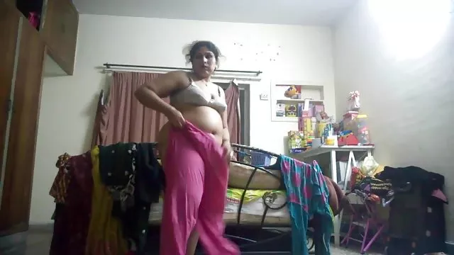 მოზარდი slim ქალის in stockings sucks ახალგაზრდა