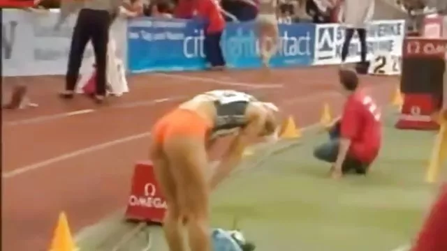 Muscular masseuse მიიღო წვნიანი კლიენტი