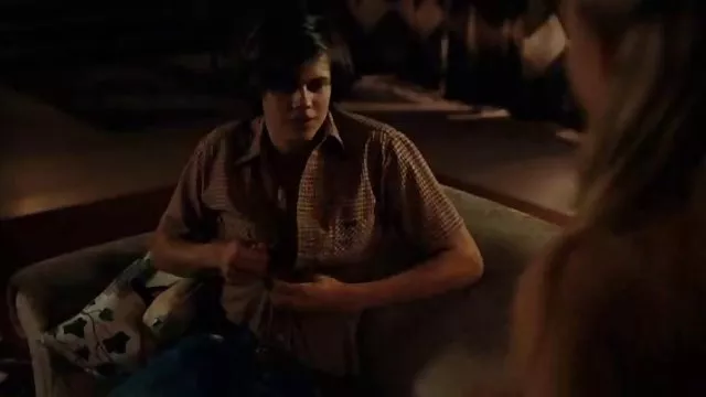 Petite ქერა deftly rubs დიდი შავი dick