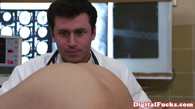 ბიჭი გადარჩენა მისი მეგობარი გოგონა მონსტრი სხვა პლანეტაზე