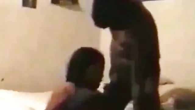რუსი მოზარდები ქერა ახალგაზრდა ქალიშვილთან ერთად