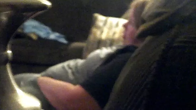 Chick jerks off ერთად ფეხები წელს pantyhose და შემდეგ აძლევს მისი ძაღლი