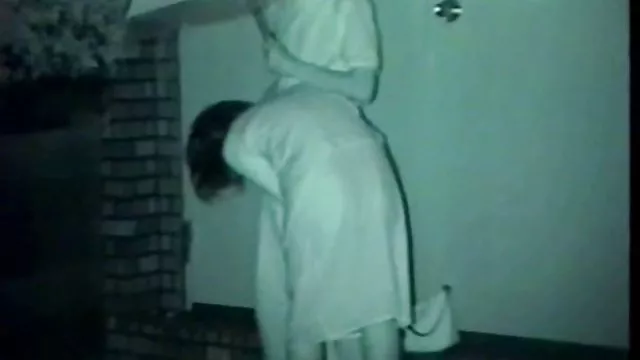 Guy გააკეთა cunnilingus საძილე girlfriend და fucked მისი