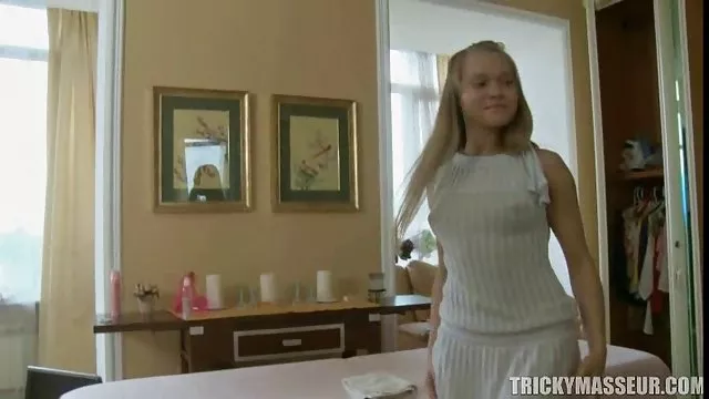 Skinny ყაზახეთის გოგონა დააყენა penis ვიწრო ass