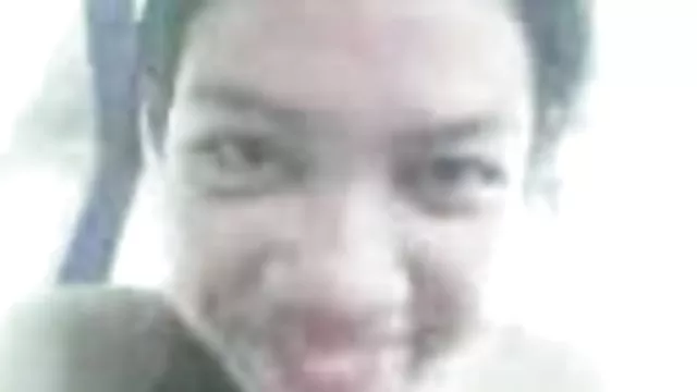 Bitch გვიჩვენებს ვებკამერა თქვენი ბუნებრივი tits