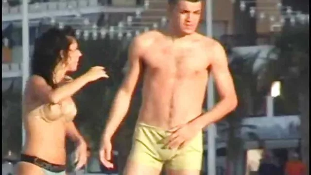 Babe ერთად იეროგლიფები on boobs passionately on მამალი jumps