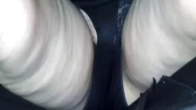 მძიმე მამრობითი გააკეთა ქერა მისცეს ყელის blowjob