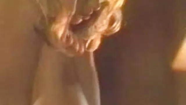 შავგვრემანი გამოიყურება porn და masturbates