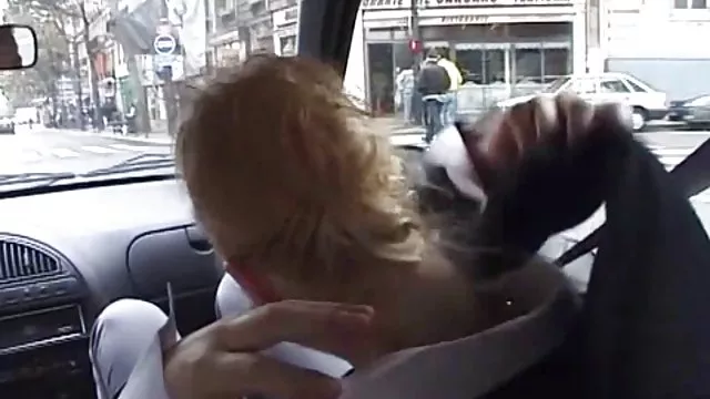 Playful chick იღებს fucked სხვადასხვა უქმნის