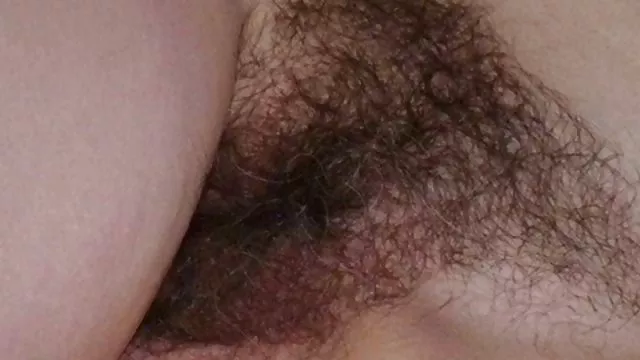 Masseuse შეარყია dick კლიენტს და straddled მას ძაღლი