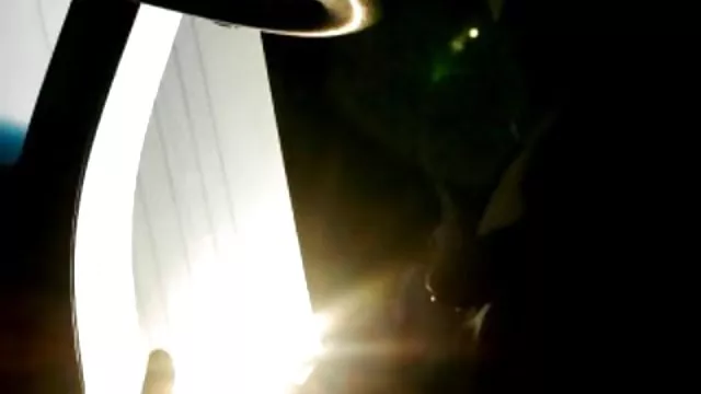 ბიჭი იზიდავს შიშველი თინეიჯერი გოგონას