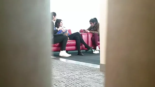 ლეილა ღრმა თვითმფრინავში აიღო პირში