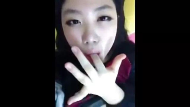 Dude დაშვებული ორი aunts გავაკეთოთ მას blowjob