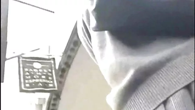 პატარა აზიური დიდი მკერდი და დიდი თეთრი ბიჭი