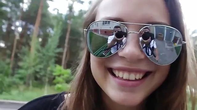 ლამაზი Dakota Skye არის perturbed საწყისი 1 პირი