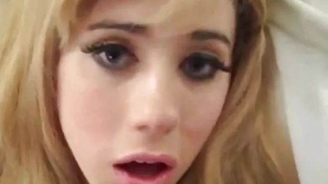 ჰელოუინი Gang Bang: ორი chicks fuck ერთად bunch of ბიჭები