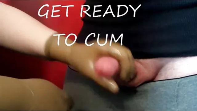 Sweet chick sucked მისი მეგობრის იარაღი ოთახი