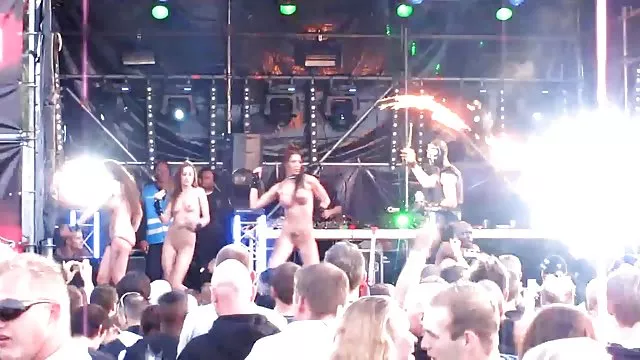 სტუდენტი ნიკოლ Fucks მასწავლებელი კლასში