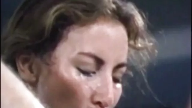 ცხელი bitch Stella fucks მეგობრის აბაზანა