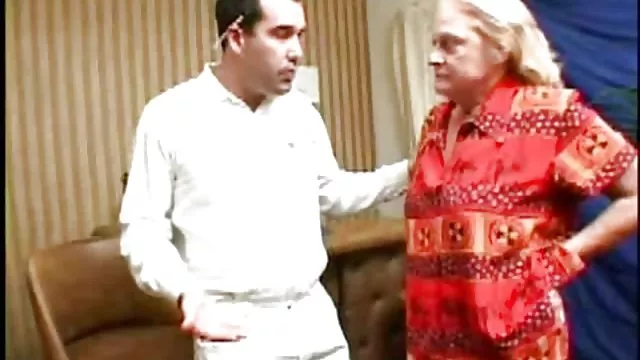 შთამბეჭდავი ქმარი ხარბ შხაპი და საძინებელი