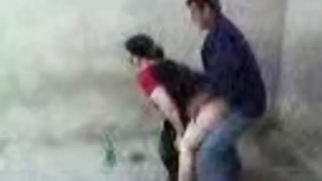 მოხარული მისი მეგობრის გემრიელი ass girlfriend fucks მისი passionately და მძიმე