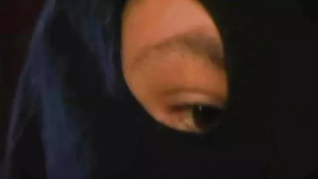 მხიარული გეი ბიჭი ნაზად tugs მისი dick