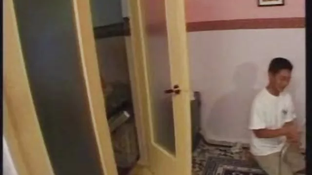 ცხელი ახალგაზრდა ქალბატონი masturbates selflessly ადრე Bedtime