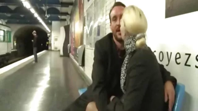 Naughty ქერა გადახდილი off ასეთი anal sex