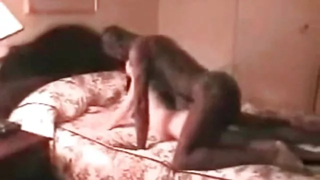 გულისხმიერი თოჯინა და მისი ბებია masturbate ერთად dildo