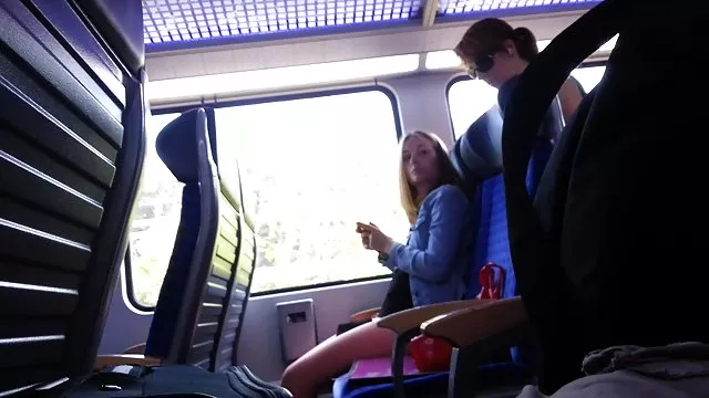 Seductive blonde fucks თავად დიდი dildo
