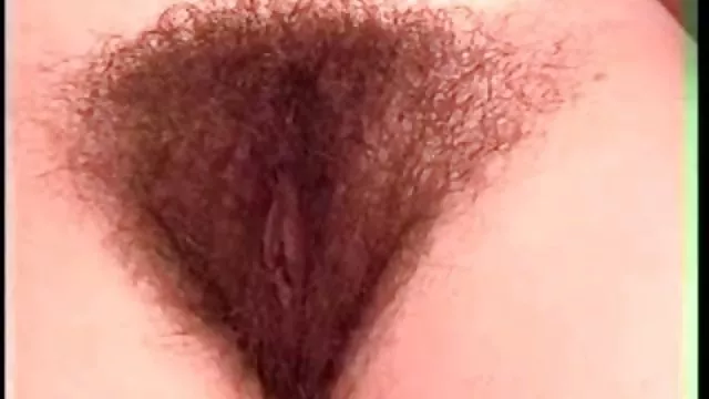 Stripper აძლევს შესანიშნავი blowjob მეშვეობით porn კედელი