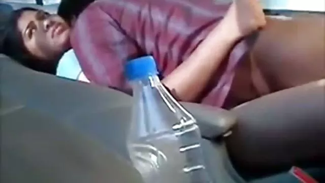 Lustful ქალი Rides pussy on ქმარი ის მამაკაცი ხოლო უყურებს ფეხბურთს