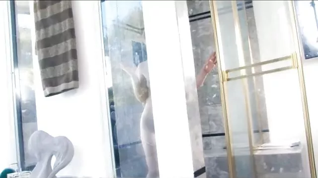 შავგვრემანი licks girlfriend- ს pussy გარეთ