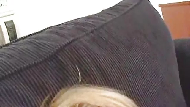 Dude საწყისი შოუ "უკან მინის" fucked girlfriend ქვეშ საბანი და დასრულდა მის პირში