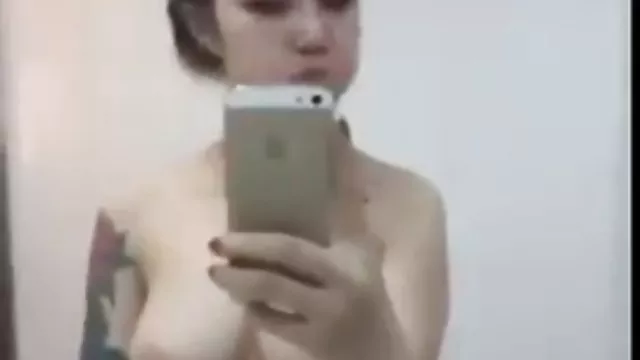 კმაყოფილი კლიენტი ონკანები ლამაზი masseuse