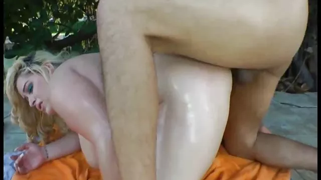 შავგვრემანი shaves pussy აბაზანაში