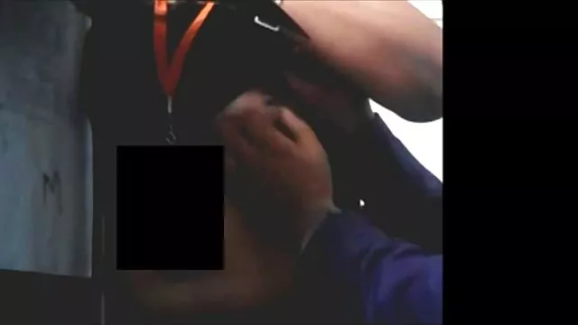 ქერა გოგონა jumping on trampoline და fingering pussy