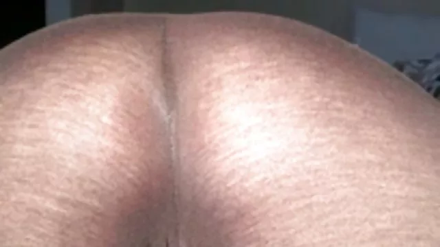 პირველ პირში ყველაზე კვერცხები, და შემდეგ hairy cunt