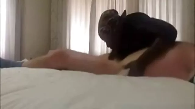 Sexy masseuse ზარის jumps on ძლიერი phallus
